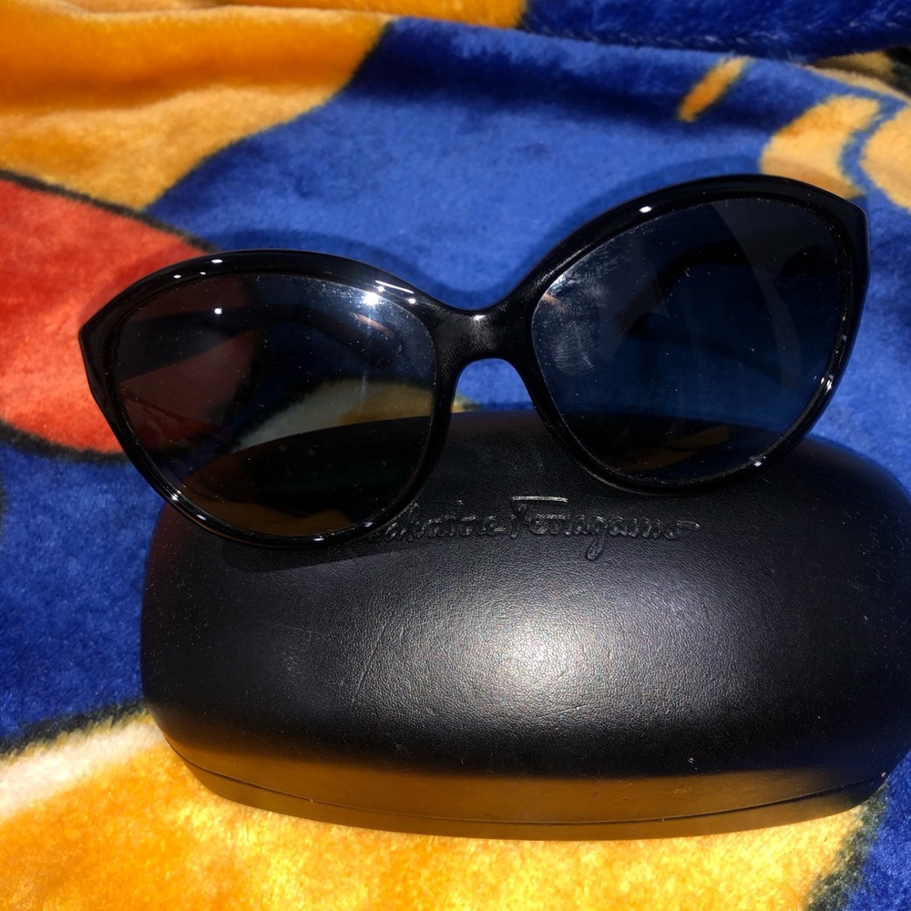Salvatore Ferragamo sunglasses - Picture 2 of 8